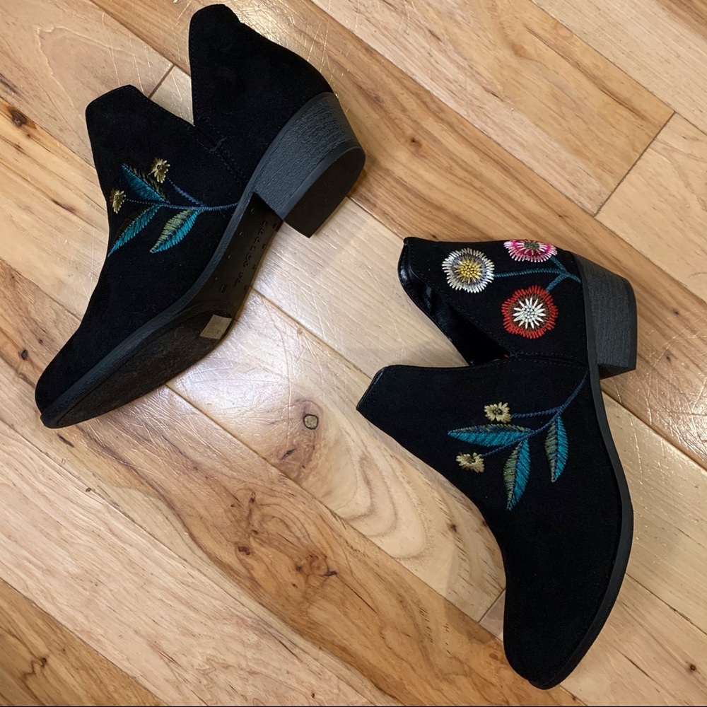 INDIGO RD. Booties Boho Suede Floral Embroidered 7